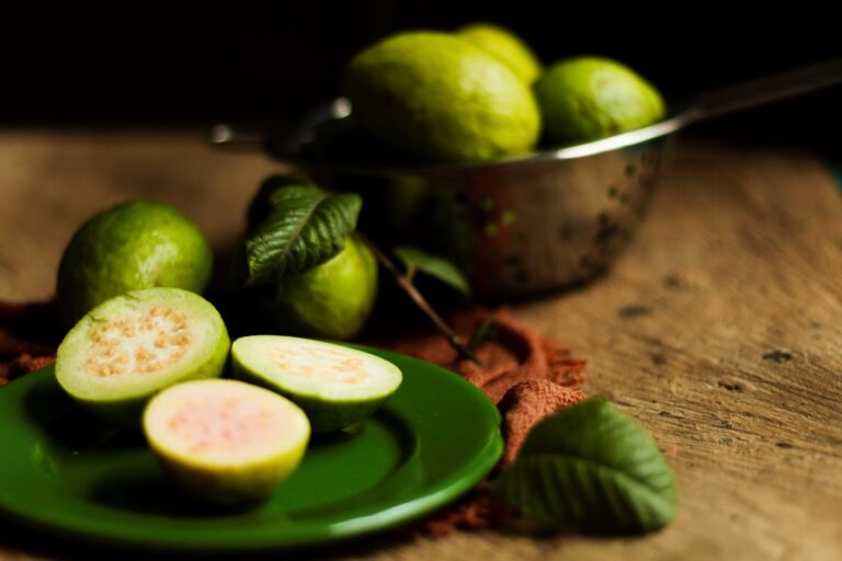 Benefits of Guava Leaves Sexually for Men and Women Both